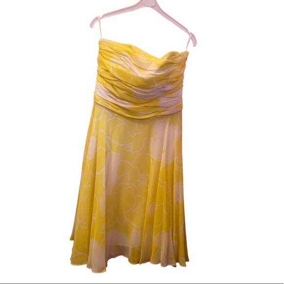 Strapless Bright and Floral Dress - Picture 3 of 6